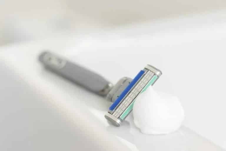 Why is it Necessary to Clean Razor Blades Daily or Weekly – Cleaning Guide