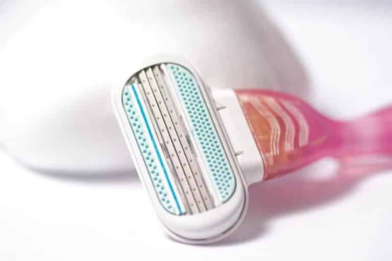How to Clean a Women’s Razor to Make it Hygienic and Durable?